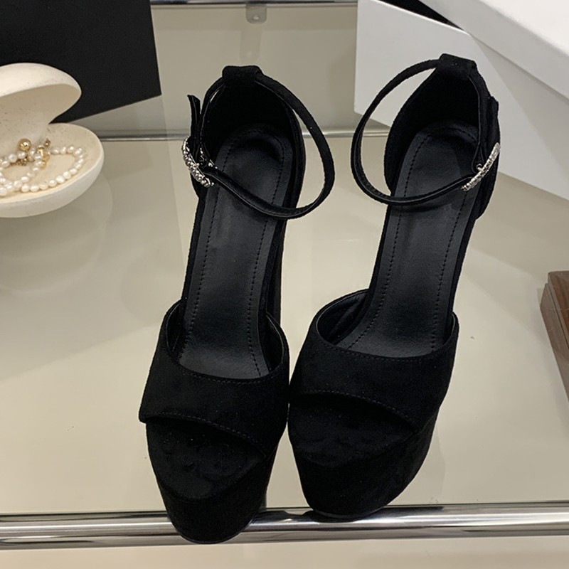 Liyke Modell-Show Sexy Extrem  – Ankle Strap Attachment Bewertung und Preis